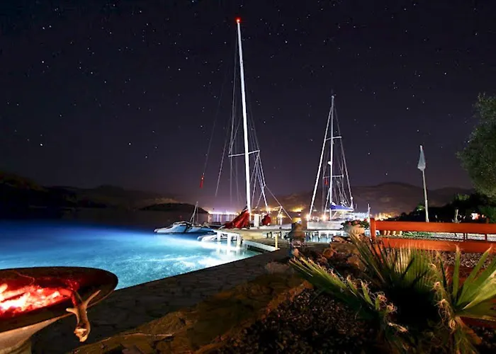 Yacht Club *