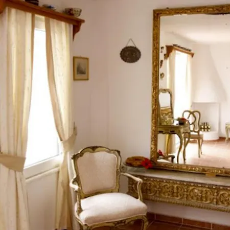 Yacht Club Guest house *